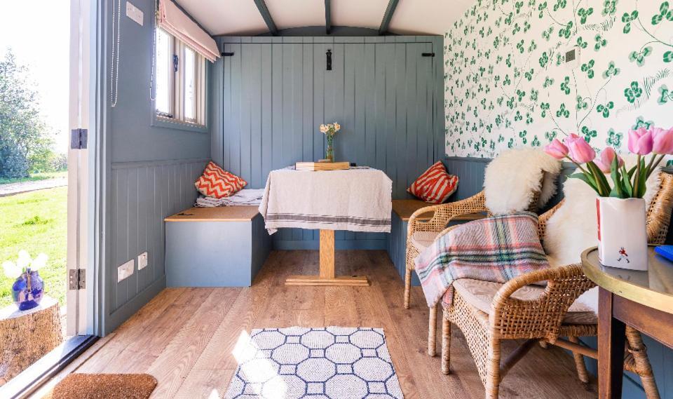 Old King William Shepherd Huts And Private Hot Tubs In North Norfolk Hunworth Екстериор снимка