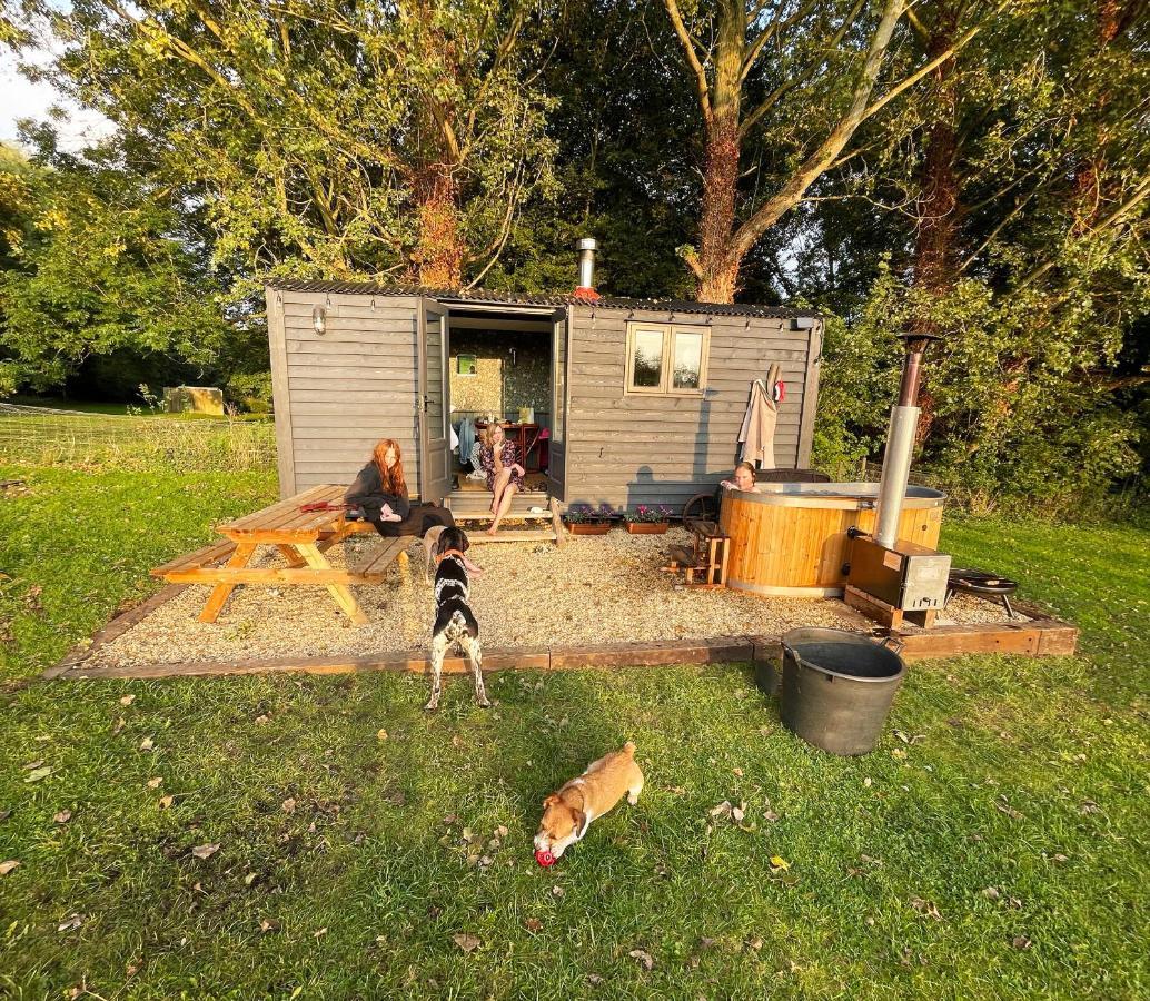 Old King William Shepherd Huts And Private Hot Tubs In North Norfolk Hunworth Екстериор снимка