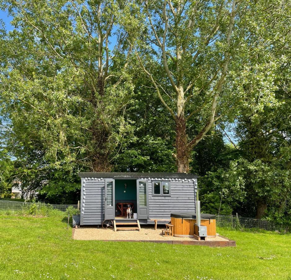 Old King William Shepherd Huts And Private Hot Tubs In North Norfolk Hunworth Екстериор снимка