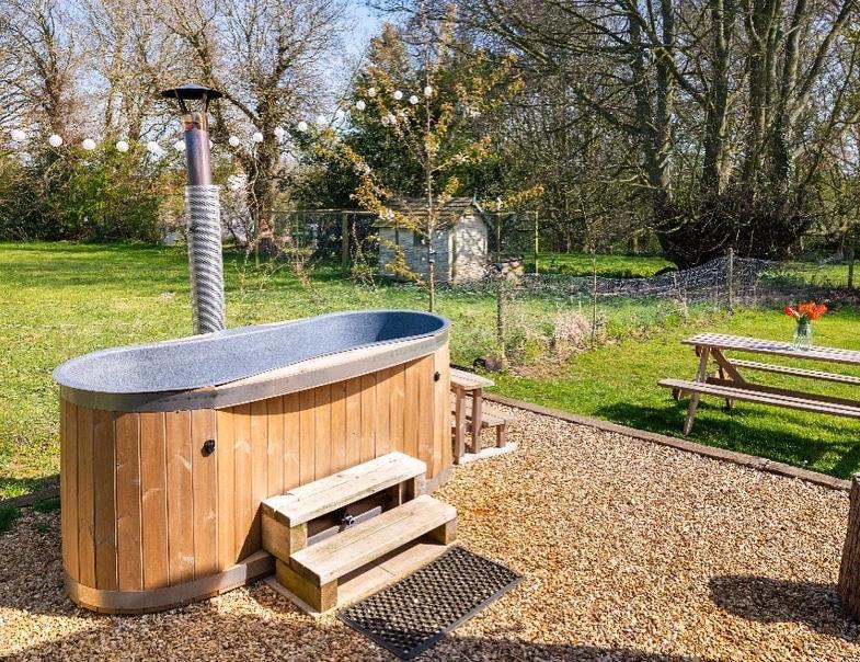 Old King William Shepherd Huts And Private Hot Tubs In North Norfolk Hunworth Екстериор снимка