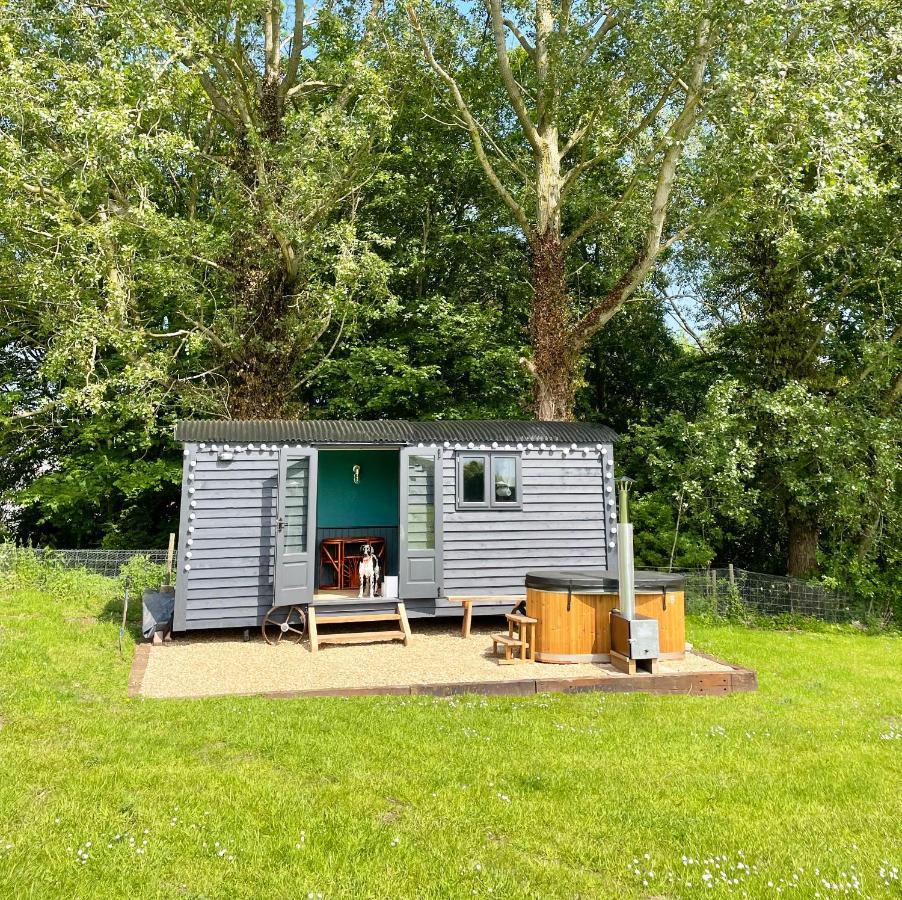 Old King William Shepherd Huts And Private Hot Tubs In North Norfolk Hunworth Екстериор снимка