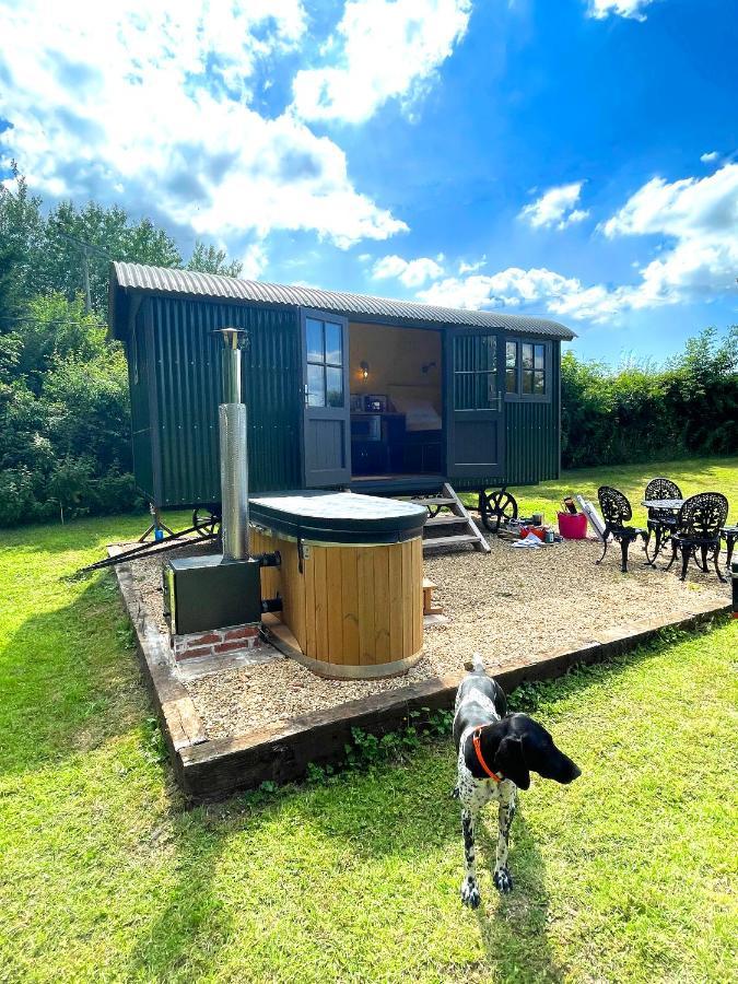 Old King William Shepherd Huts And Private Hot Tubs In North Norfolk Hunworth Екстериор снимка